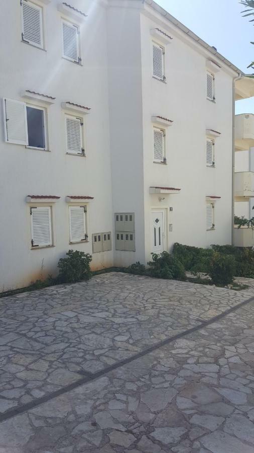 Apartman Branimir Novalja Exterior foto